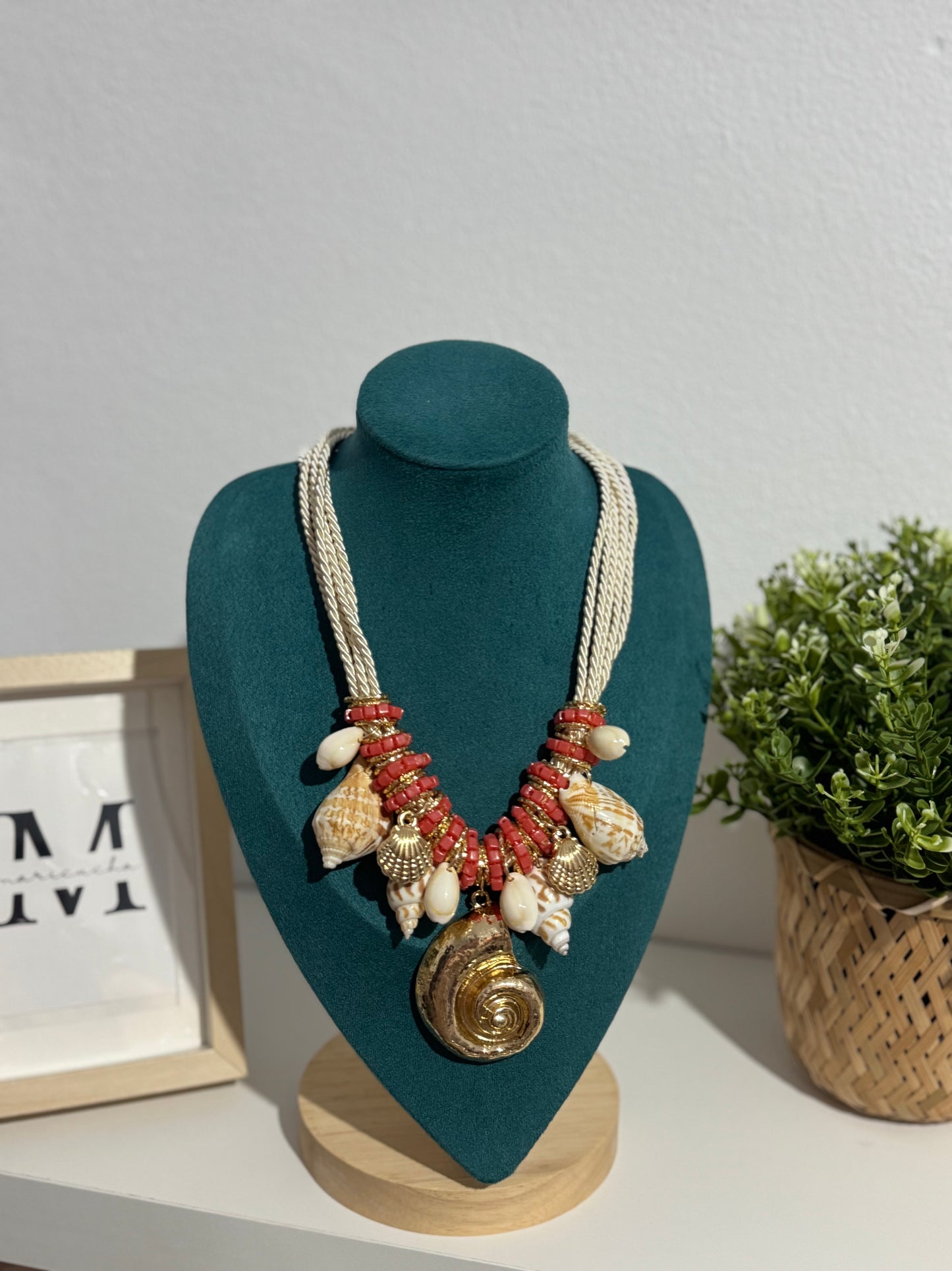 Collar Concha Dorada